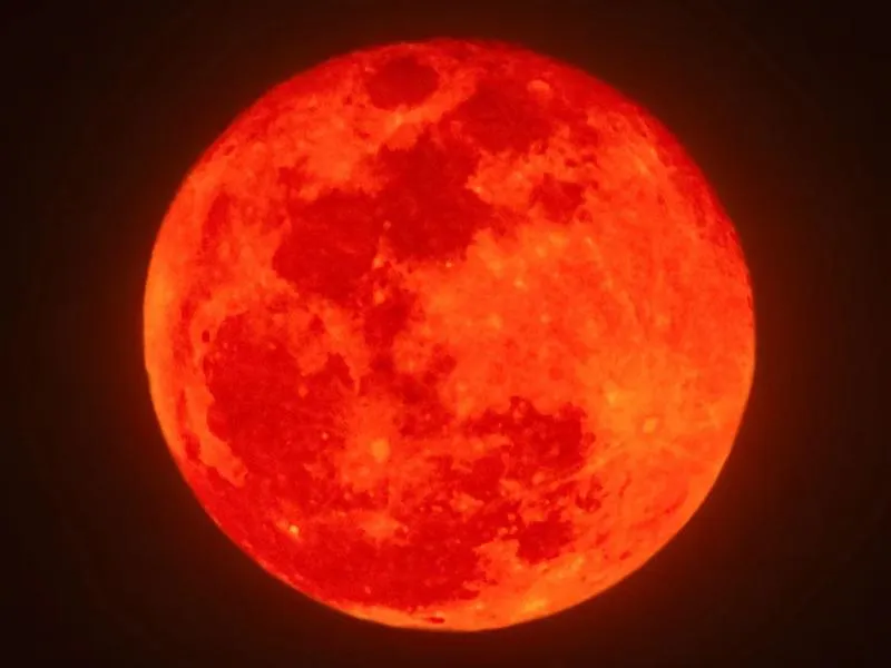 Jak skutecznie obserwować krwawy księżyc i zachwycić się tym niezwykłym zjawiskiem